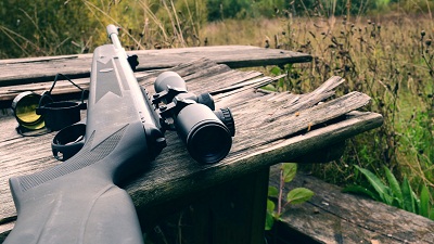 运动狩猎用的带有伸缩瞄准具的气步枪