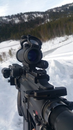 雪地里步枪的光学装置