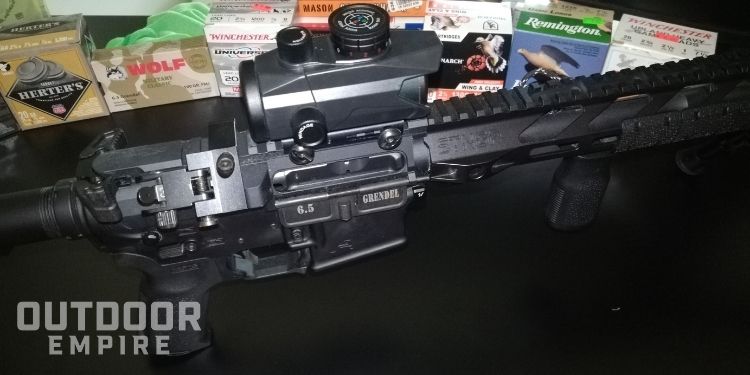 格伦德尔AR-15上的新舰RGB点瞄准镜