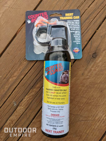 一罐新的惰性训熊喷雾