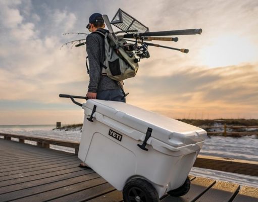 垂钓者拖着雪人苔原