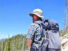 徒步旅行者与薄纱齿轮大猩猩50