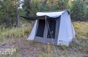树林中的Kodiak Flex-Bow帐篷