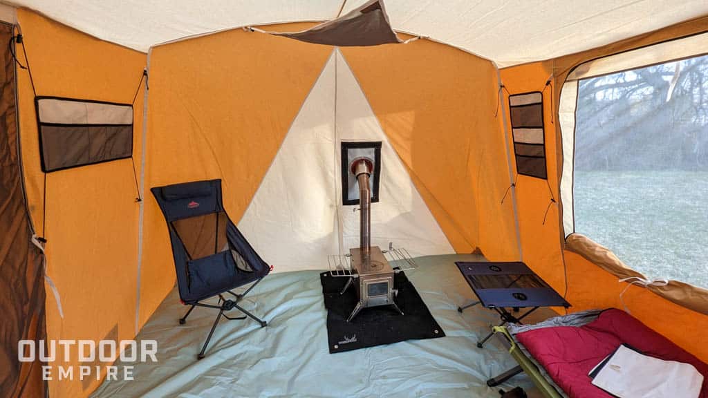 热帐篷内设置Springbar航空班机帐篷